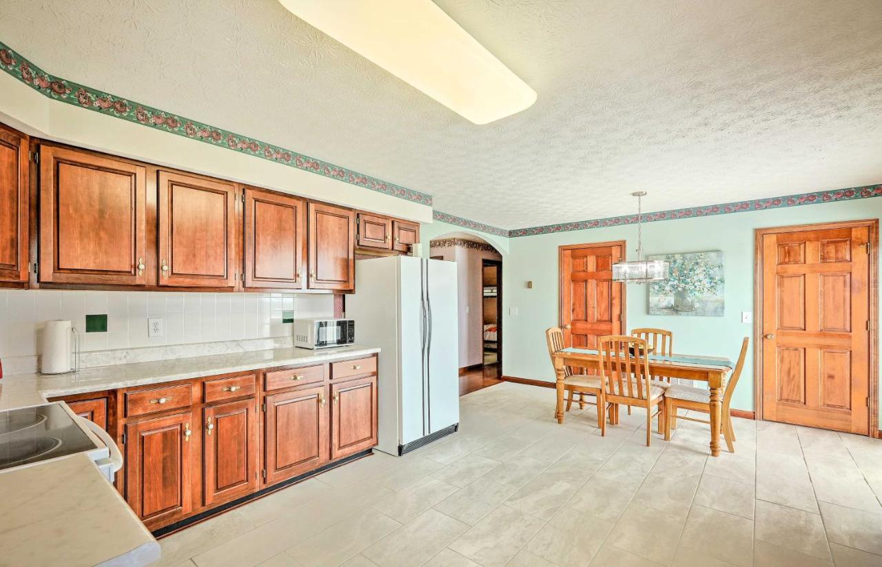 Вилла Charming Williamstown Retreat With Private Yard Экстерьер фото