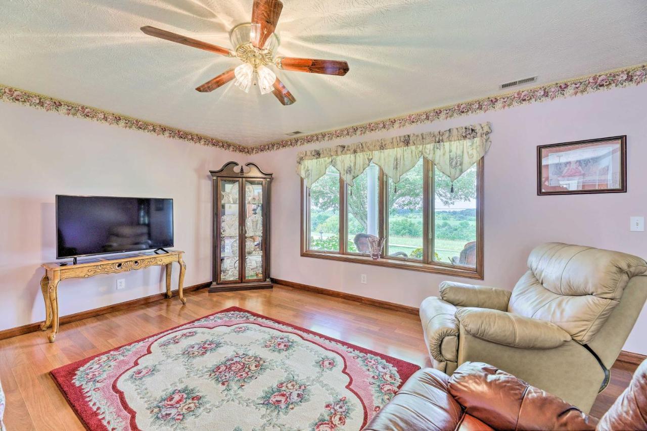 Вилла Charming Williamstown Retreat With Private Yard Экстерьер фото