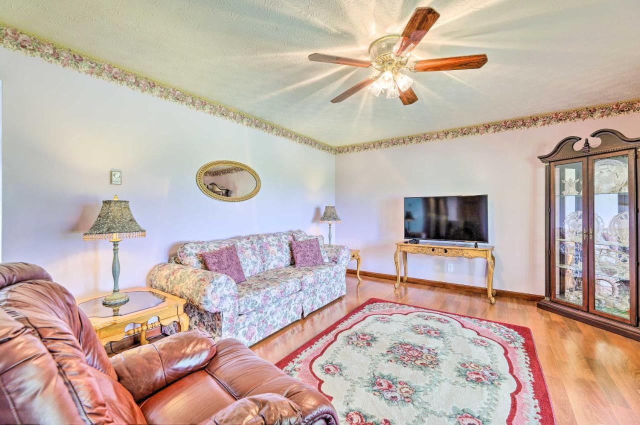 Вилла Charming Williamstown Retreat With Private Yard Экстерьер фото
