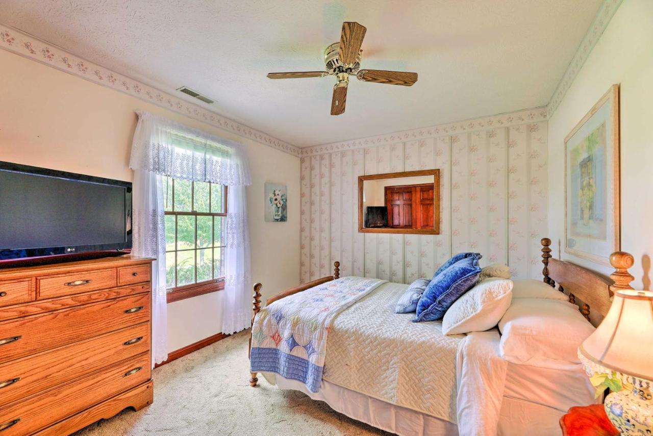 Вилла Charming Williamstown Retreat With Private Yard Экстерьер фото