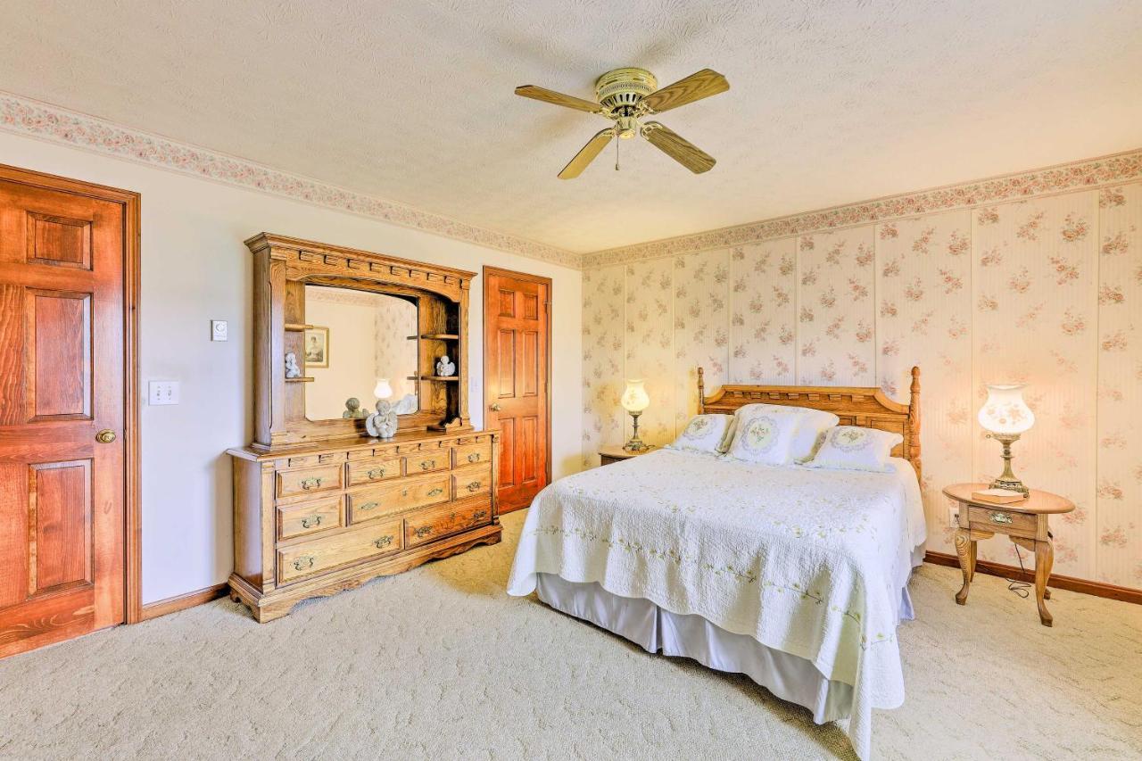 Вилла Charming Williamstown Retreat With Private Yard Экстерьер фото