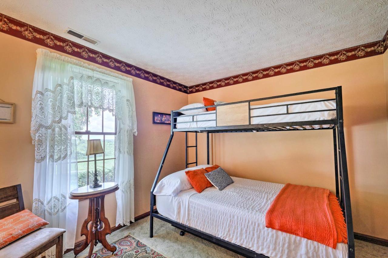 Вилла Charming Williamstown Retreat With Private Yard Экстерьер фото