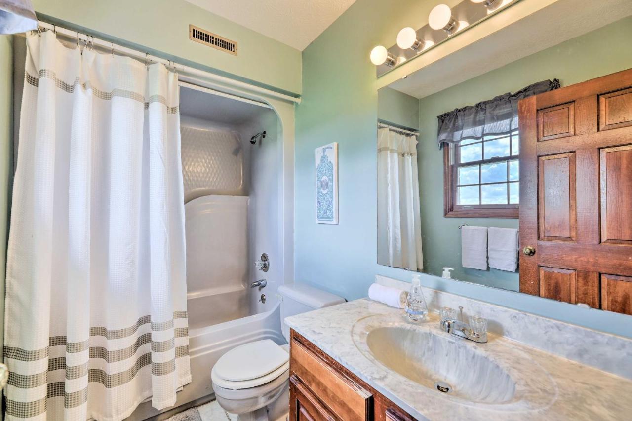 Вилла Charming Williamstown Retreat With Private Yard Экстерьер фото